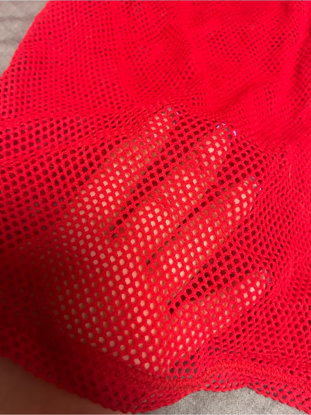 Red Mesh Off-Shoulder Top with Detachable Sleeves LIP SERVICE - Picture 5 of 7
